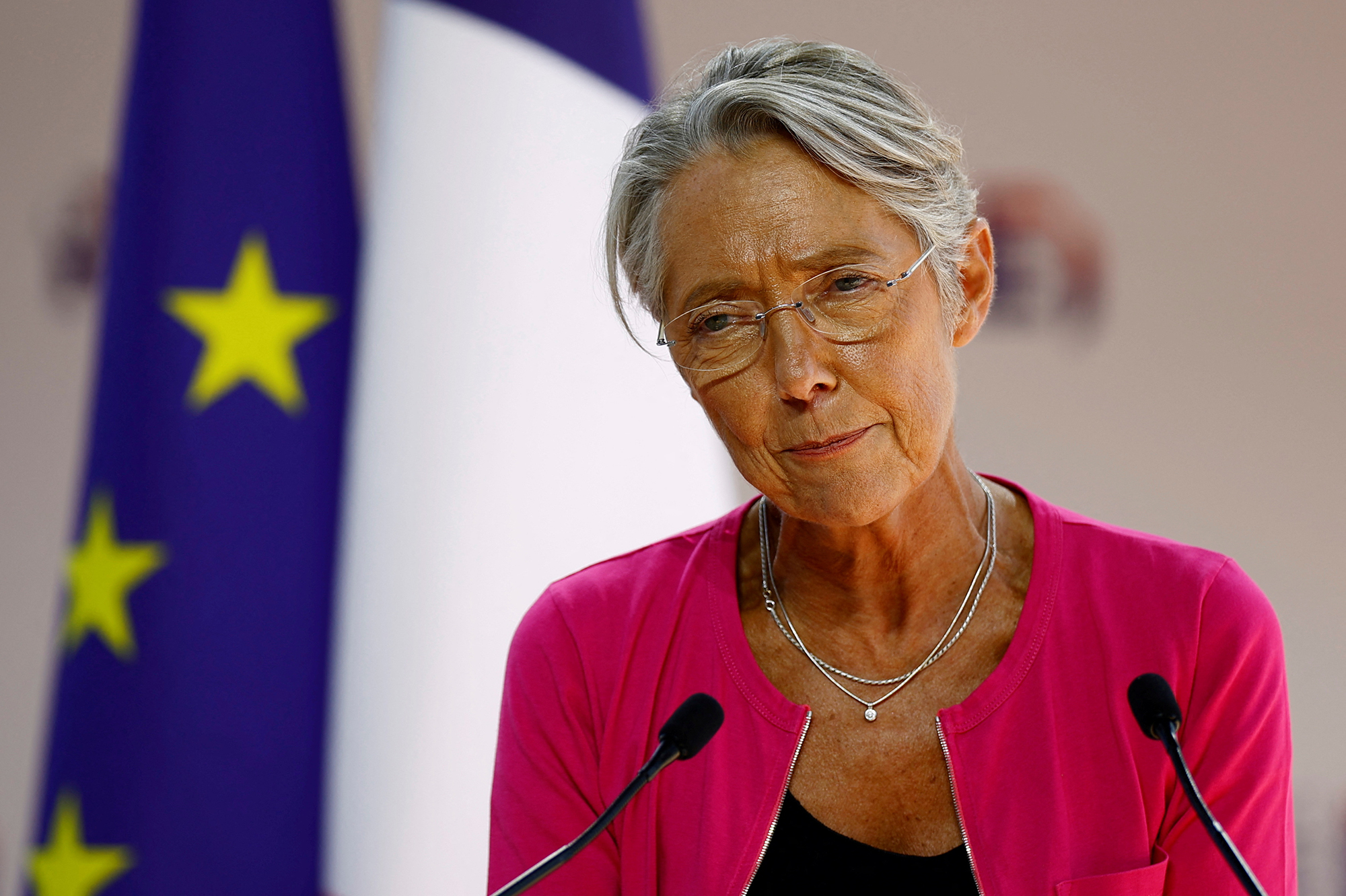 La Première Ministre Française Elisabeth Borne Officiellement à Alger ...